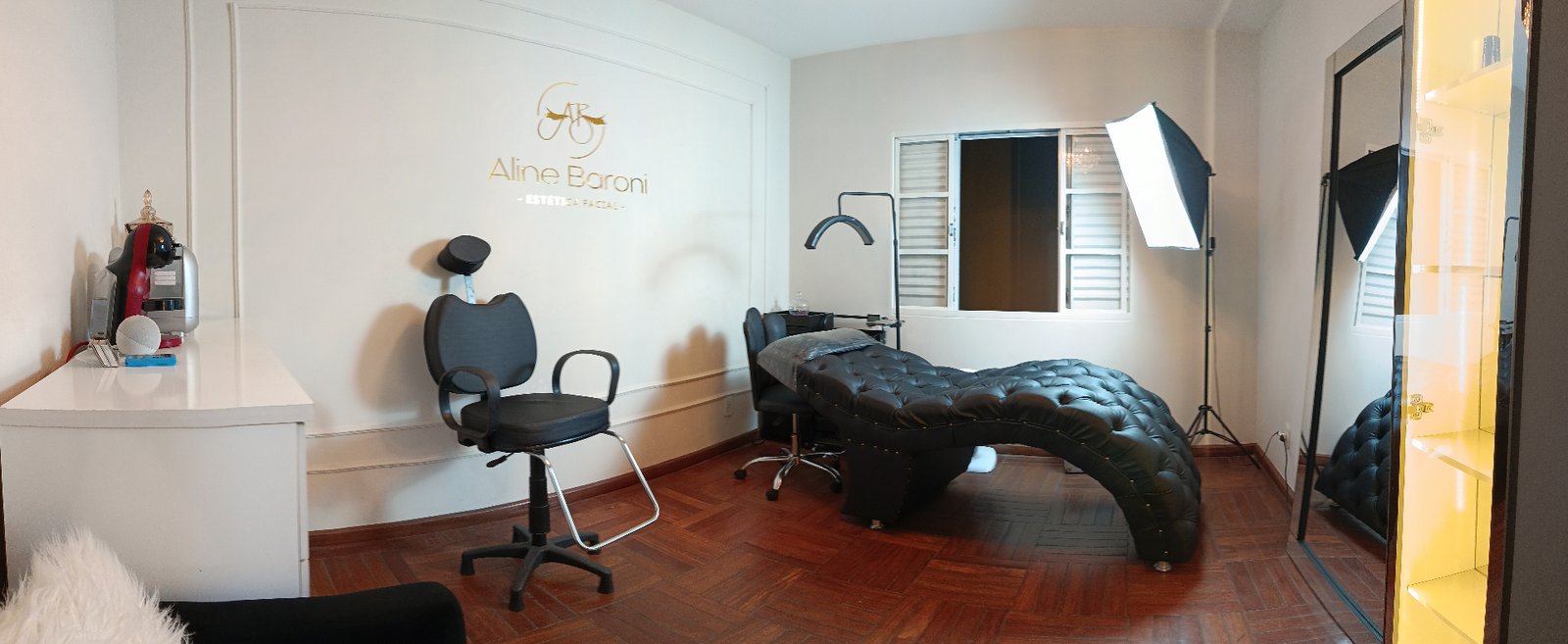Sala da Estética Baroni assinada por Aline Baroni